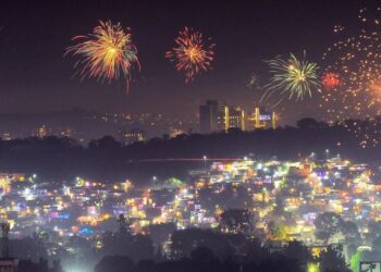 ദീപാവലി ആഘോഷങ്ങള്‍ക്ക് നിയന്ത്രണം; പടക്കം പൊട്ടിക്കല്‍ രാത്രി 8 മുതല്‍ 10 വരെ