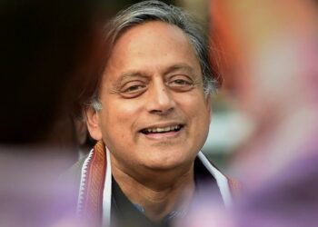 പാര്‍ട്ടിയുടെ പ്രത്യയ ശാസ്ത്രം പറയുന്നതില്‍ ആരും വിലക്കിയിട്ടില്ല: ശശി തരൂര്‍