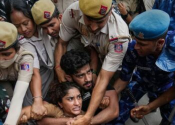 കലാപശ്രമം, ഗുസ്തി താരങ്ങള്‍ക്ക് എതിരെ കേസെടുത്ത് ഡല്‍ഹി പൊലീസ്