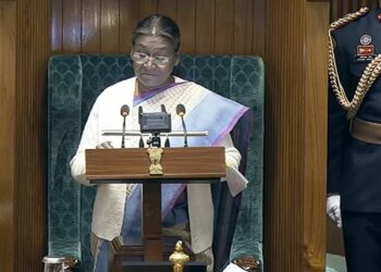രാജ്യം മികച്ച നേട്ടങ്ങൾ കൈവരിച്ചതായി രാഷ്ട്രപതി; നയപ്രഖ്യാപന പ്രസംഗത്തോടെ ലോക്സഭയുടെ അവസാന ബജറ്റ് സമ്മേളനത്തിന് തുടക്കം