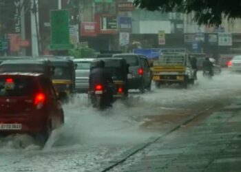 തെക്കൻ കേരളത്തിന് മുകളിൽ ചക്രവാതച്ചുഴി; അടുത്ത 5 ദിവസം ഇടിമിന്നലോട് കൂടിയ ഇടത്തരം മഴ