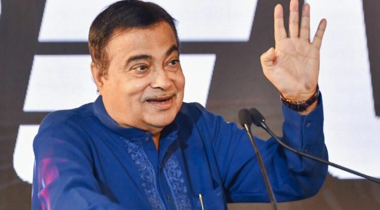 Nithin Gadkari kera;a road
