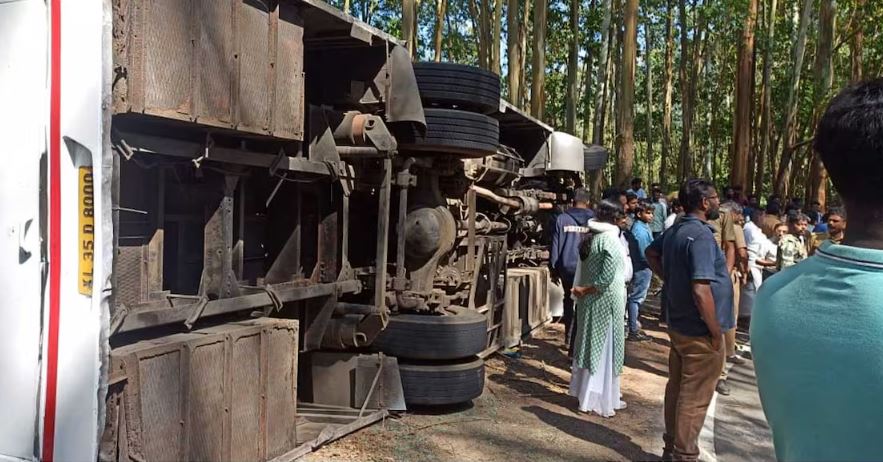 bus overturned munnar