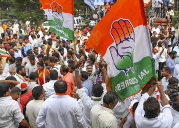 സംസ്ഥാന സർക്കാരിനെതിരെ കോൺഗ്രസ്; എംഎൽഎമാരുടെ പ്രതിഷേധ പ്രകടനം