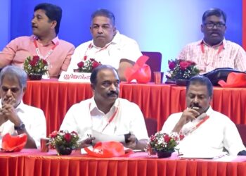 ആശാവർക്കർമാർ സമരത്തിൽ; പിഎസ്‌സി ചെയർമാനും അംഗങ്ങൾക്കും സ്വർണക്കരണ്ടിയിൽ ശമ്പളം