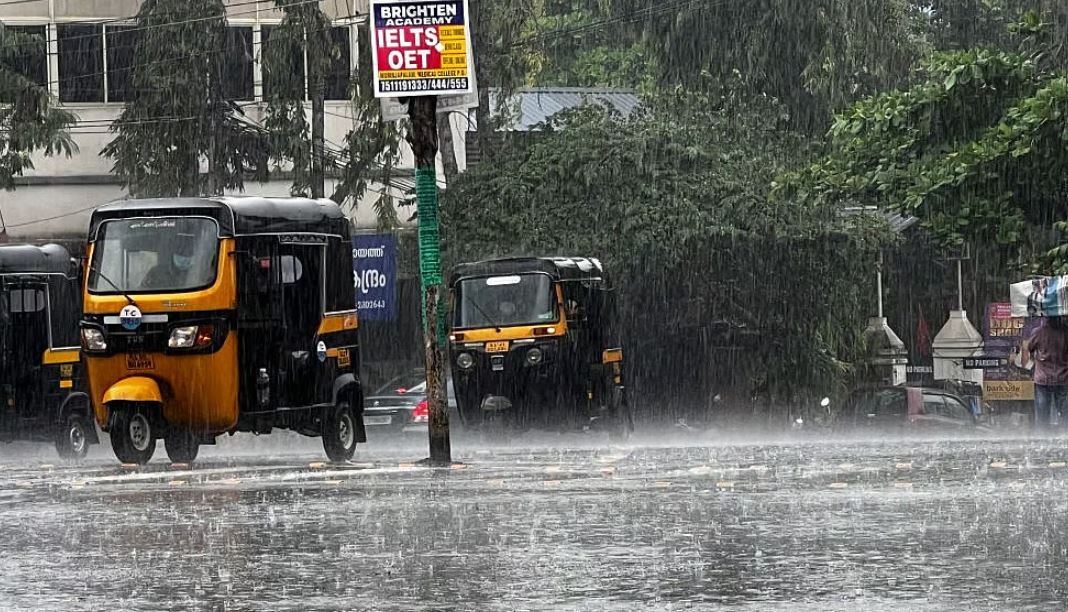 heavy rain red alert kerala